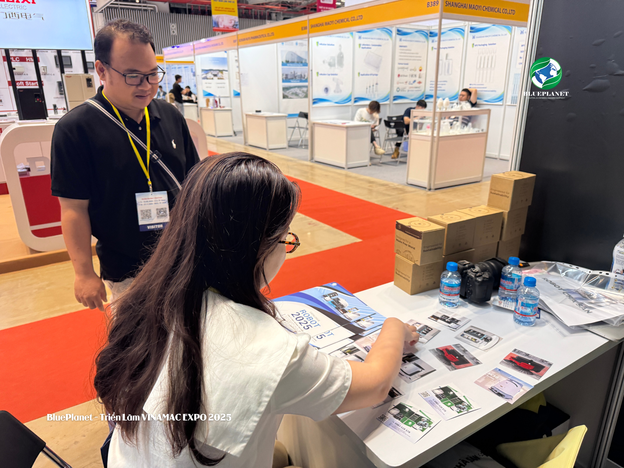 Khách tham quan đang tham gia thử thách của BluePlanet