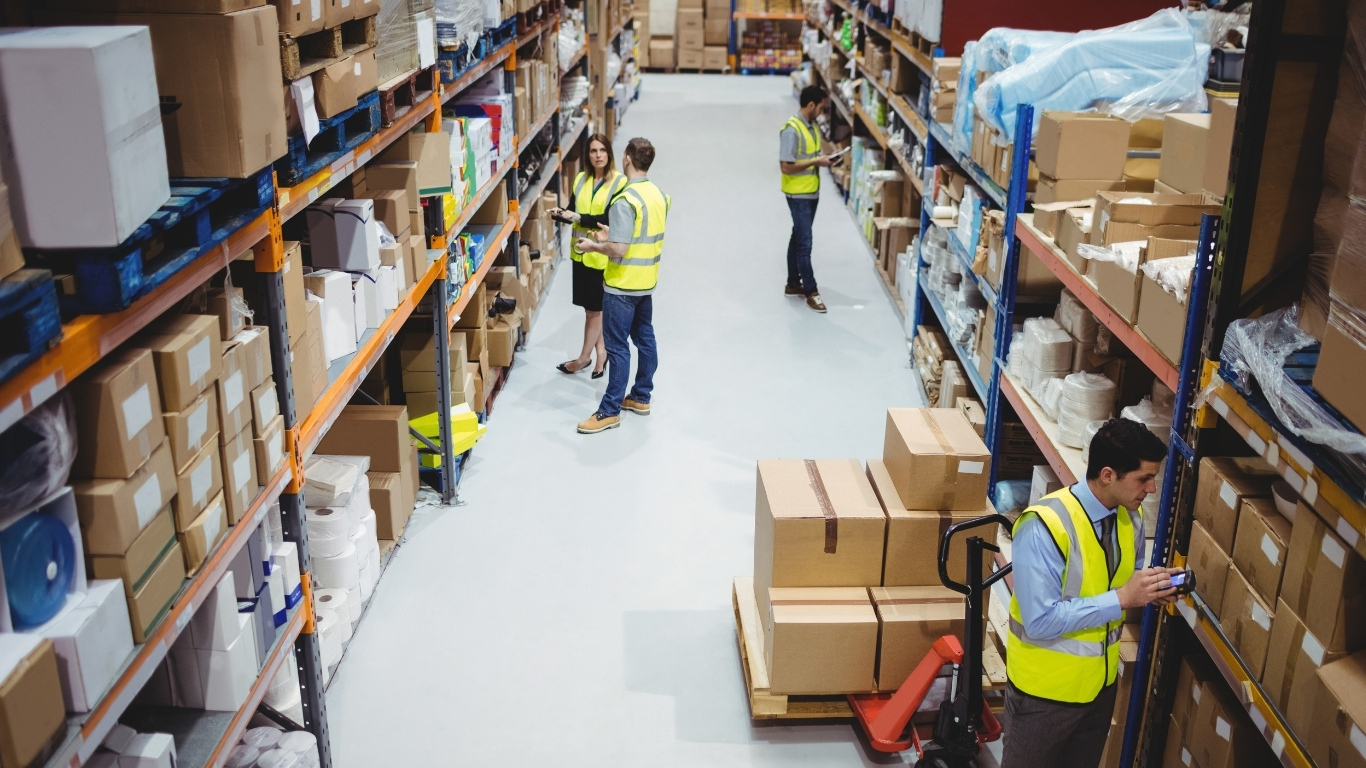 Diện tích lớn, khó làm sạch đồng bộ.