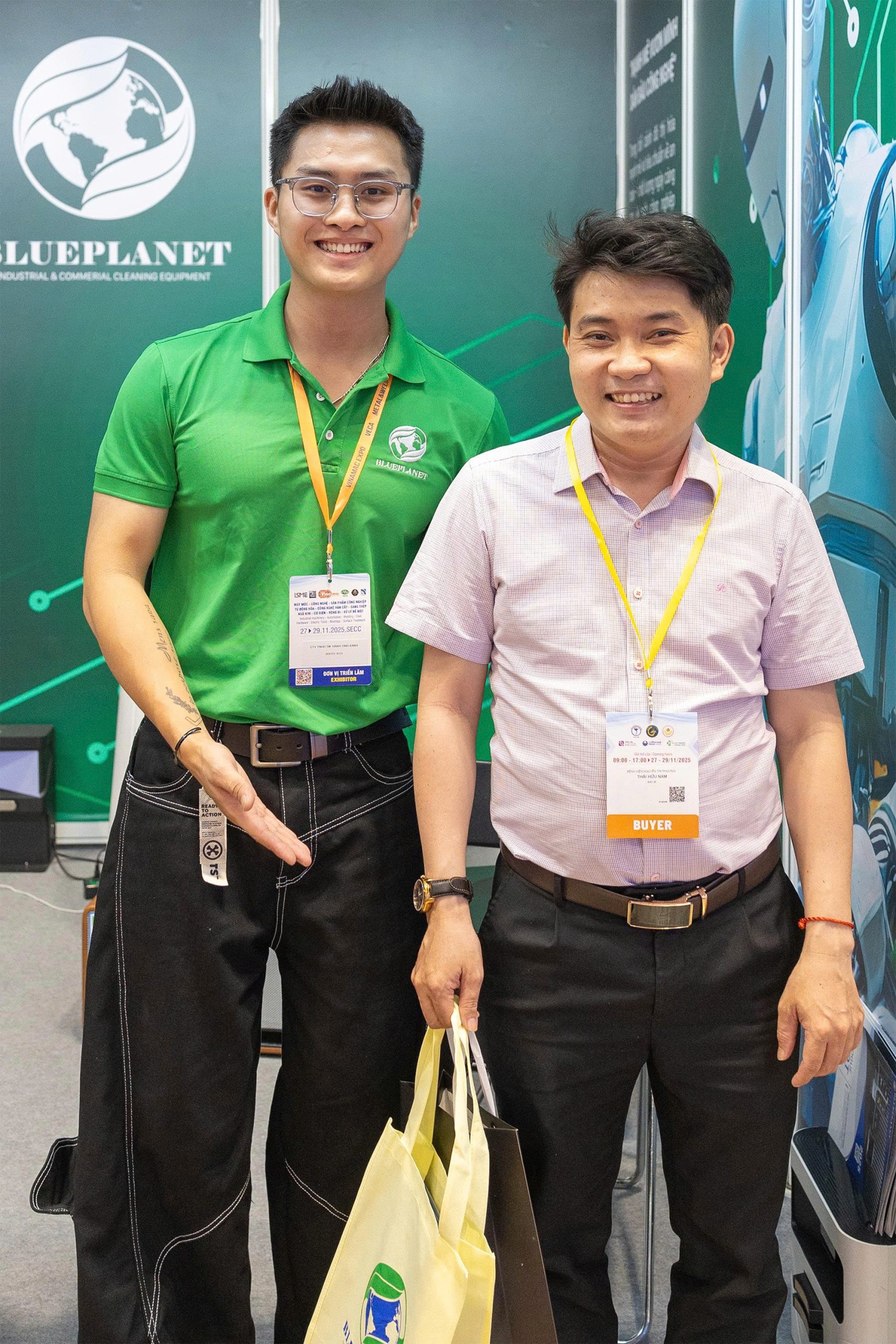 Khách hàng tiềm năng nhận quà sau khi tham gia minigame.