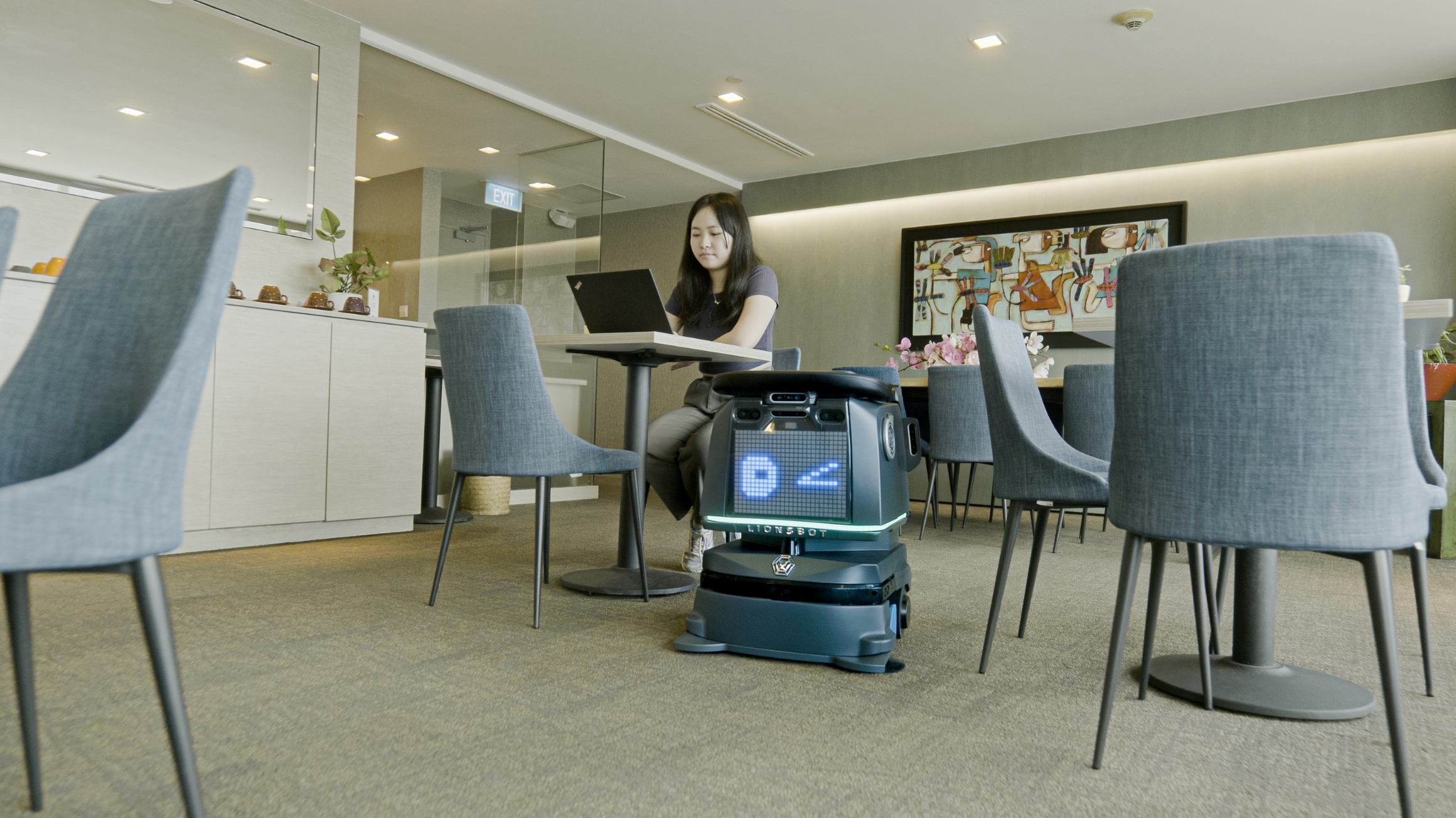 Khách hàng nhà nhiều nội thất, nhiều góc khuất ưu tiên điều hướng + né vật thể