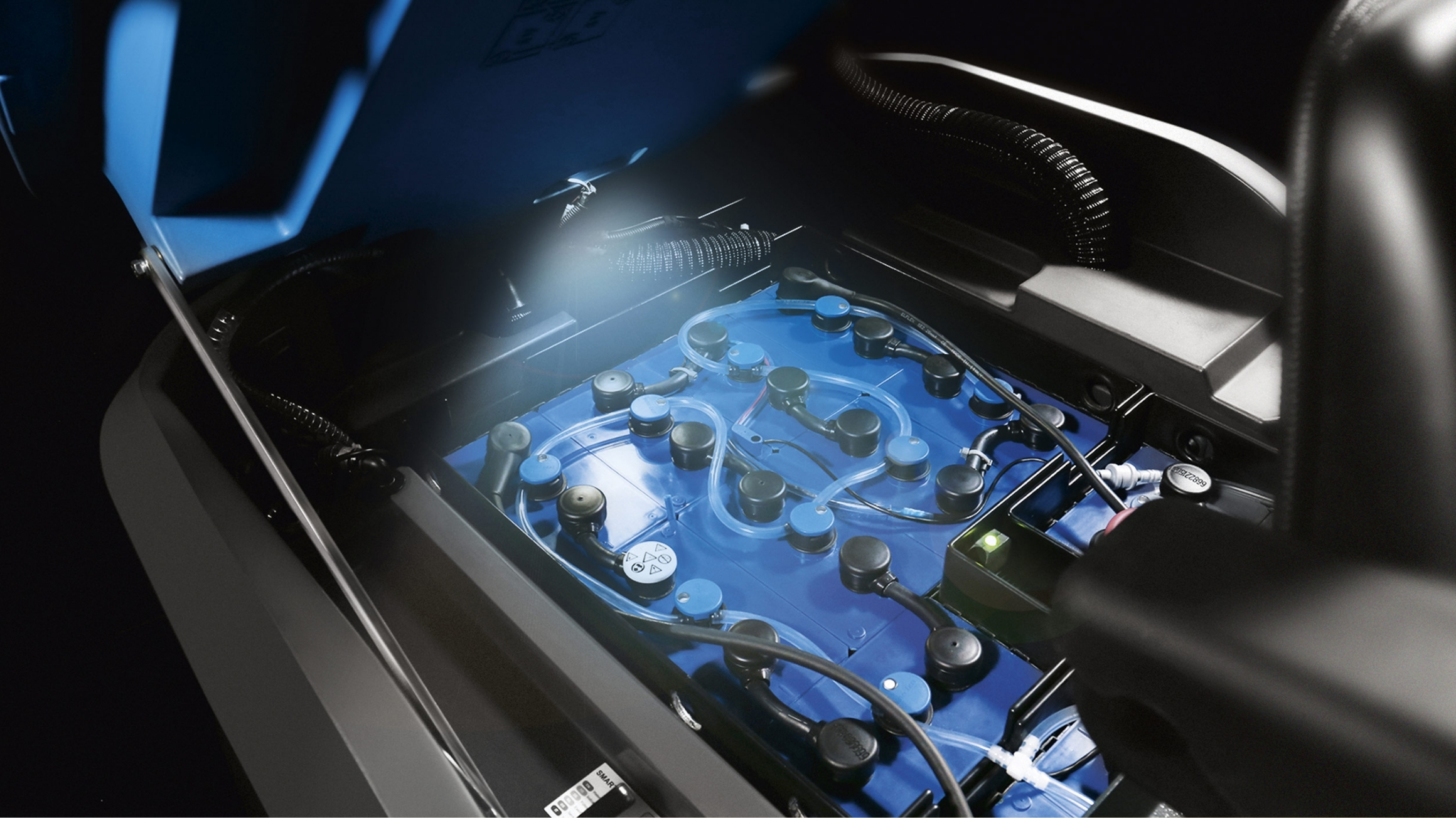 Máy chà sàn liên hợp ngồi lái Fimap Magna sử dụng hệ thống ắc quy 6V/210Ah x 6a